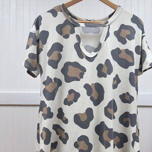 Heimish USA Women's Large Leopard Print Keyhole V-Neck Short Sleeve Tunic Top